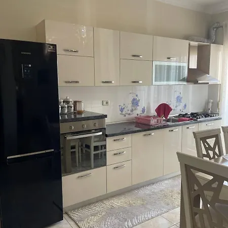 בית הארחה Shkoder Apartment שקודר