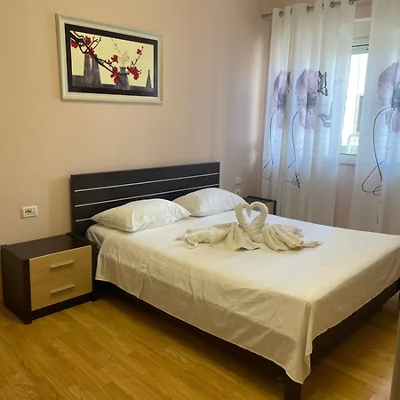 בית הארחה Shkoder Apartment